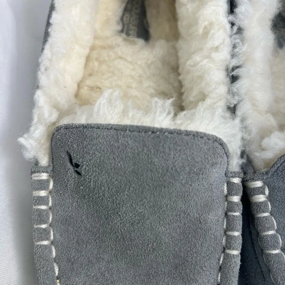 Koolaburra by UGG Grey Cream Plush Slippers Moccasins Size 7 - Picture 7 of 9